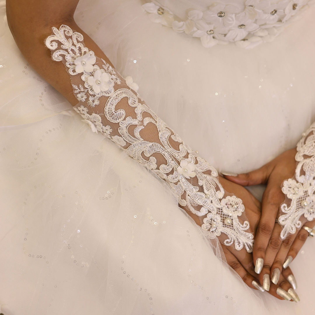 White Bridal handpiece For Church Ceremoney in Lucknow
