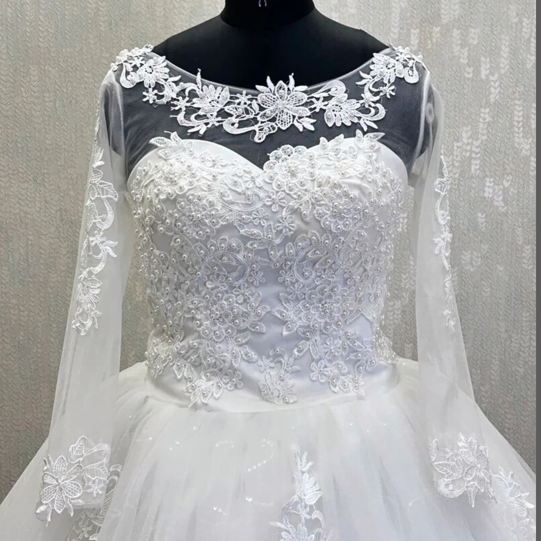 GownLink White Wedding Ball Gown with Round Neck Style GLGFO42LACE