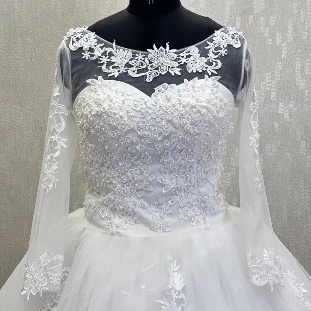GownLink White Wedding Ball Gown with Round Neck Style GLGFO42LACE