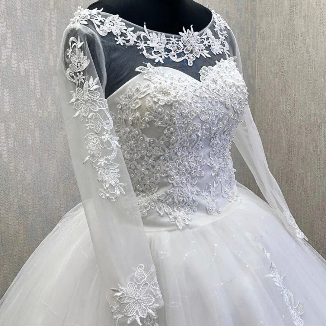 GownLink White Wedding Ball Gown with Round Neck Style GLGFO42LACE