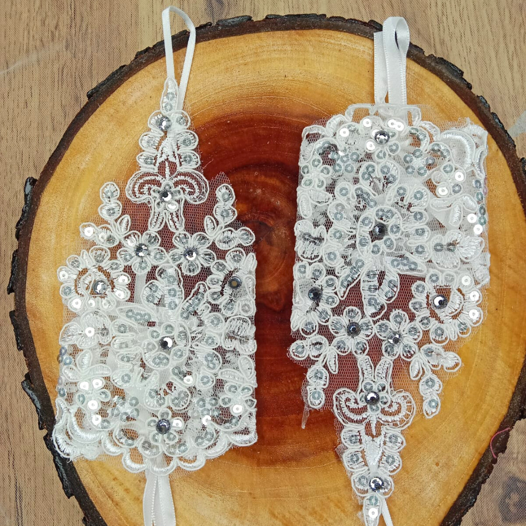 Off White Short Bridal Lace Gloves Ratnagiri,