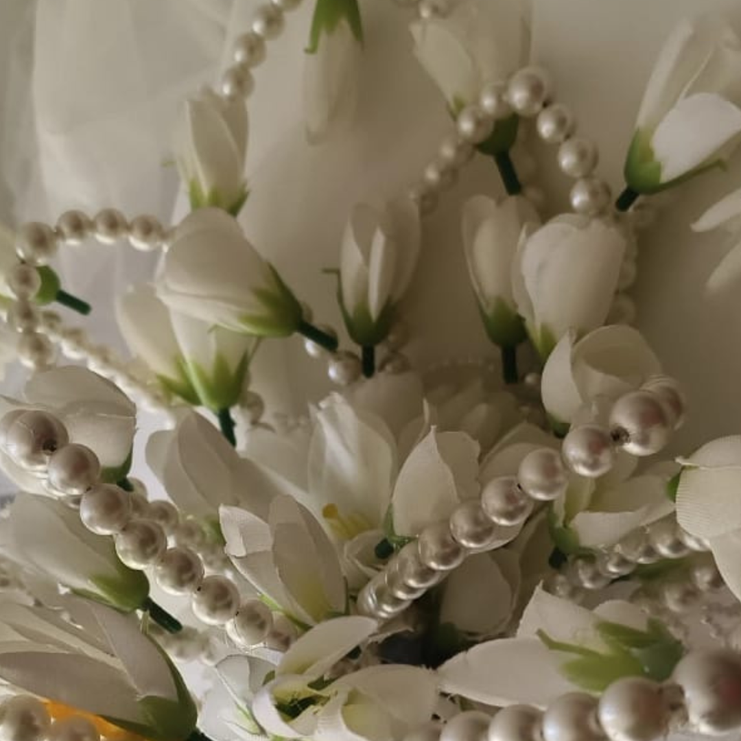 Side view of Bridal Bouquet showing shape and size — GownLink B-101