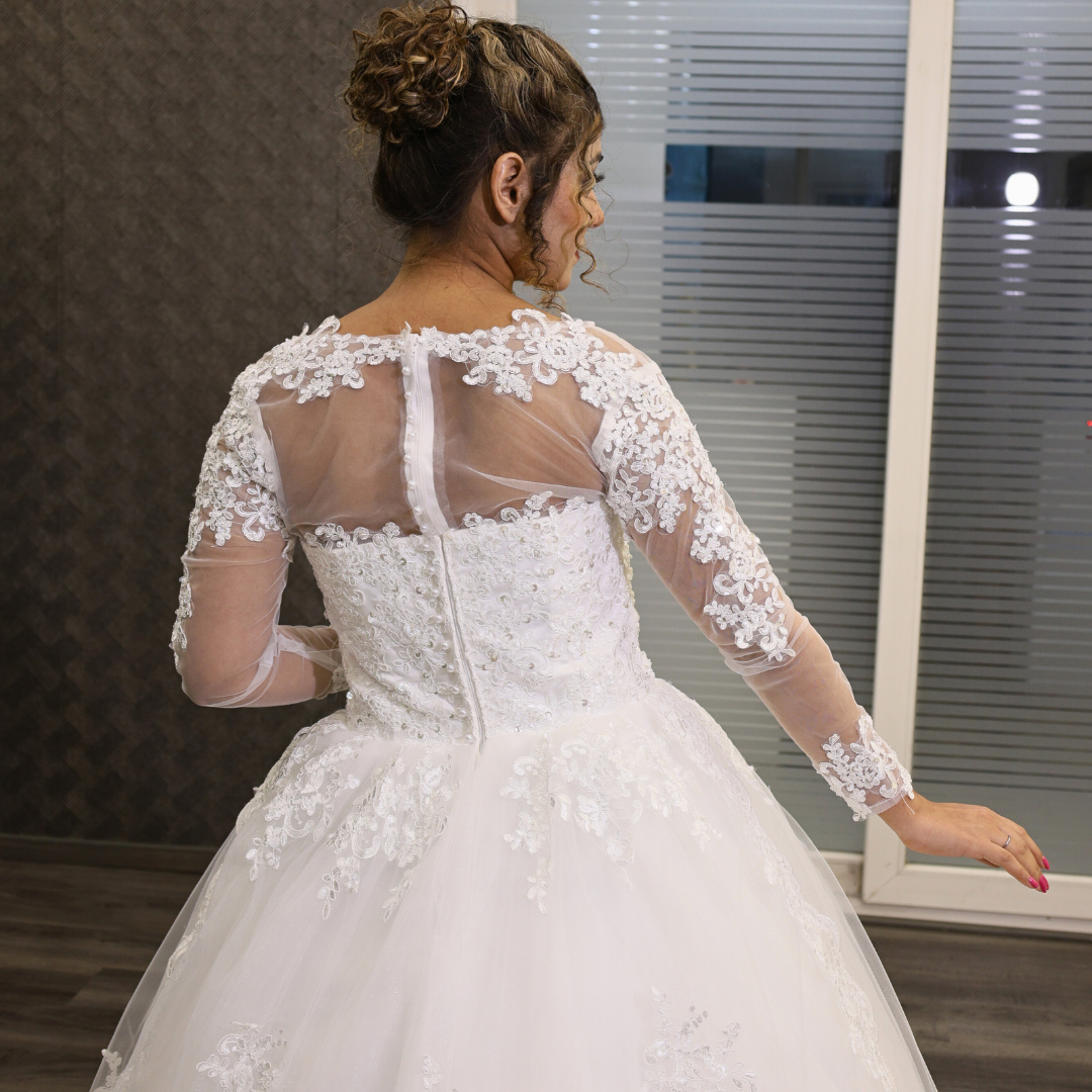GownLink Stunning Train Gown White Church Wedding Gown with Beaded Lace GLGT009