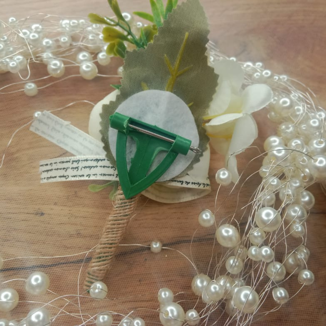 White boutonnieres Lawalaung