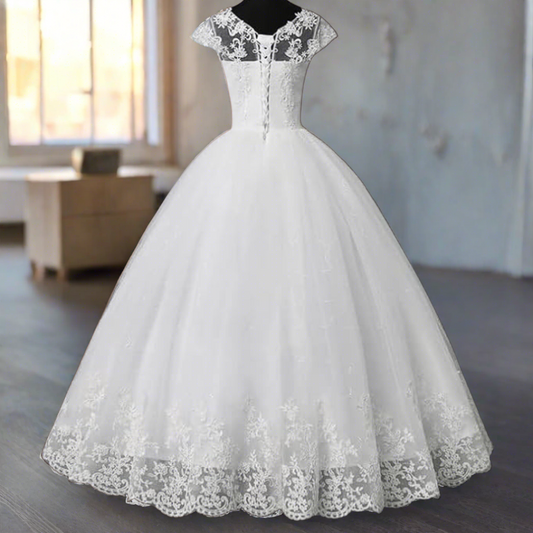 Sweetheart lace bodice detail on GownLink wedding dress