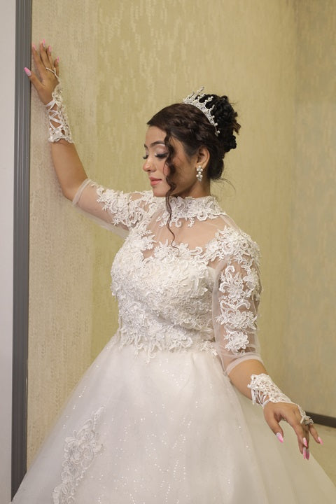 Bride orders in white dress