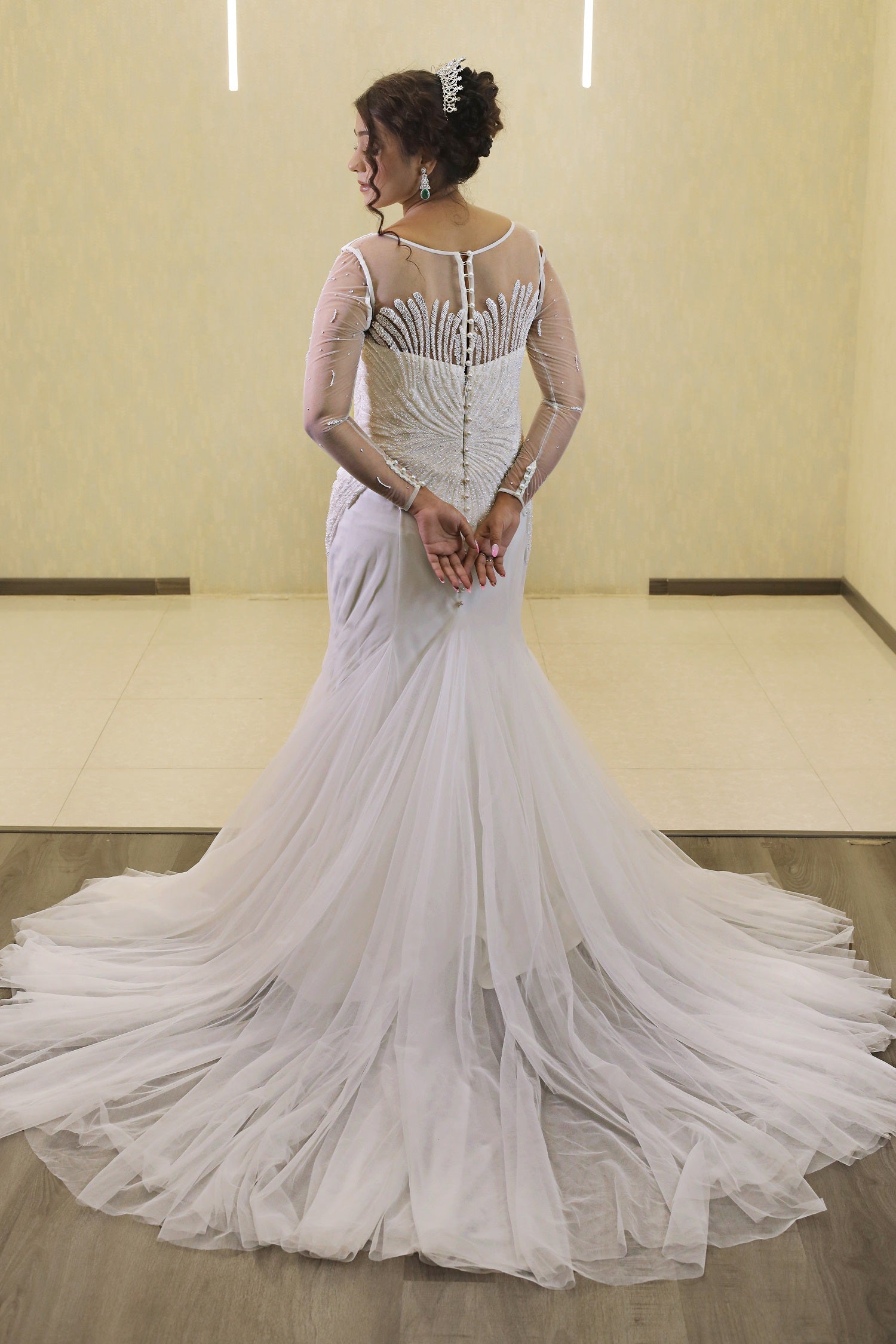 Fish cut wedding gown hotsell