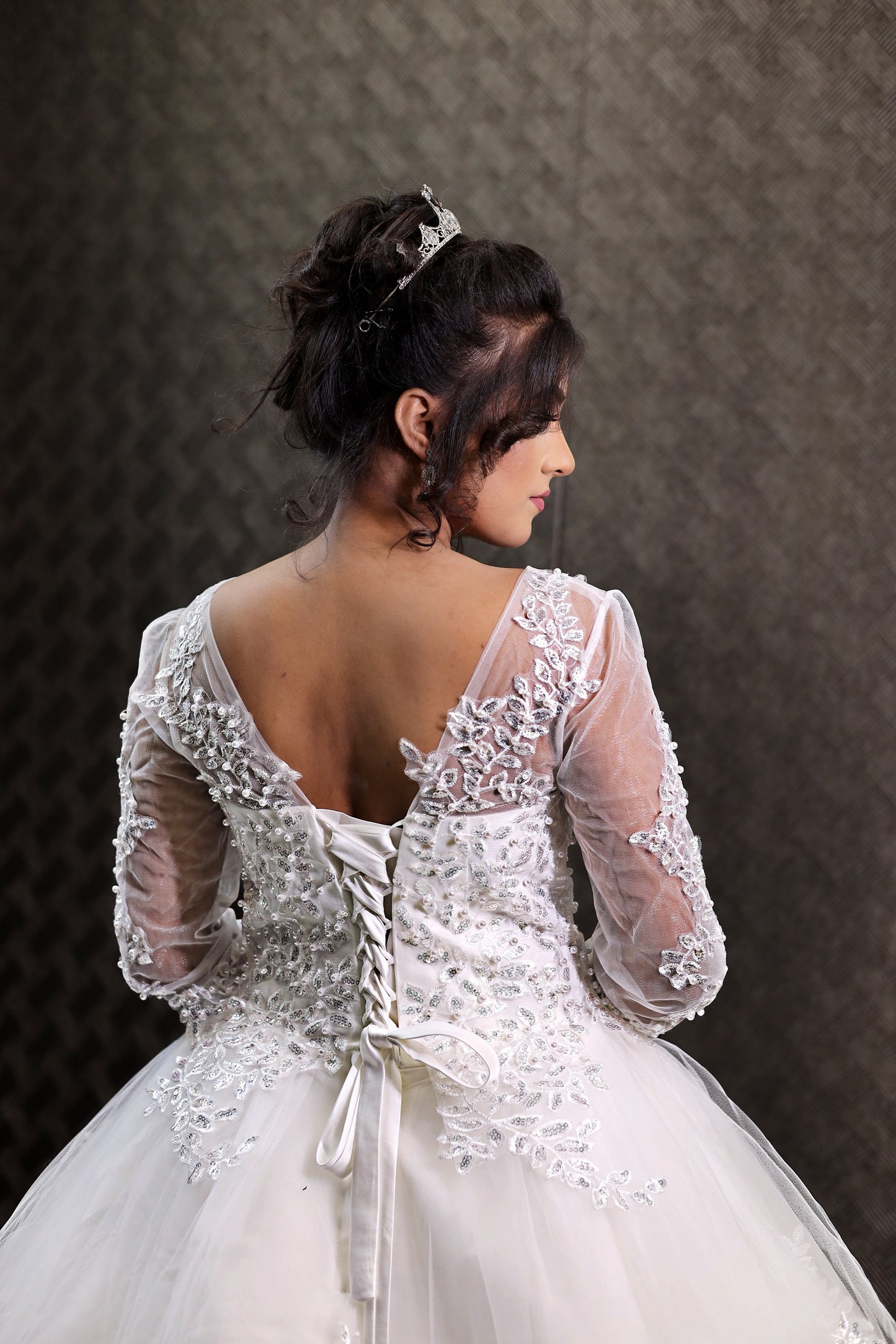 GownLink Luxurious White Wedding Train Gowns for the High-End Christian Bride GLGT179