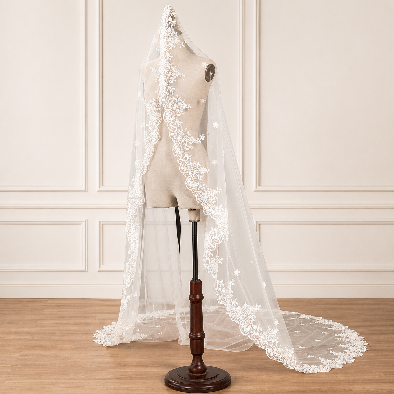 Close-up of lace edge detail on Cathedral Bridal Veil — GownLink GLCP4