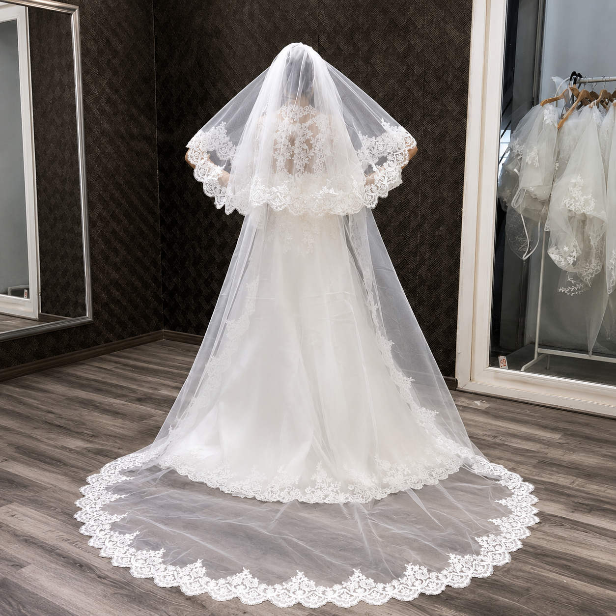 Close-up of lace edge detail on Long Bridal Veil — GownLink GLVHL02