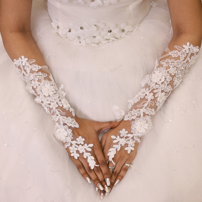 Traditional Catholic bride gloves in Tamil Naidu