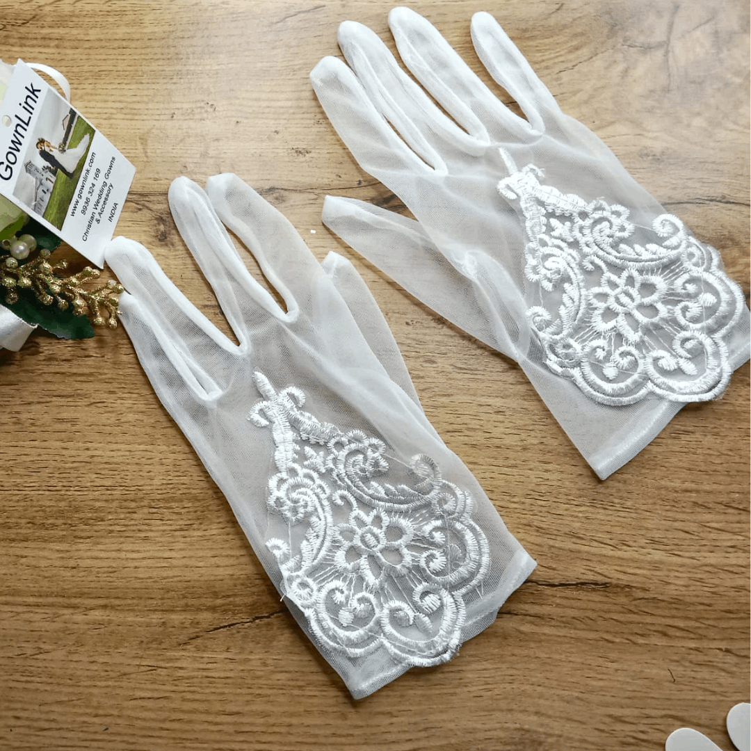  White Glove catches the light, radiating a captivating aura wherever you go.