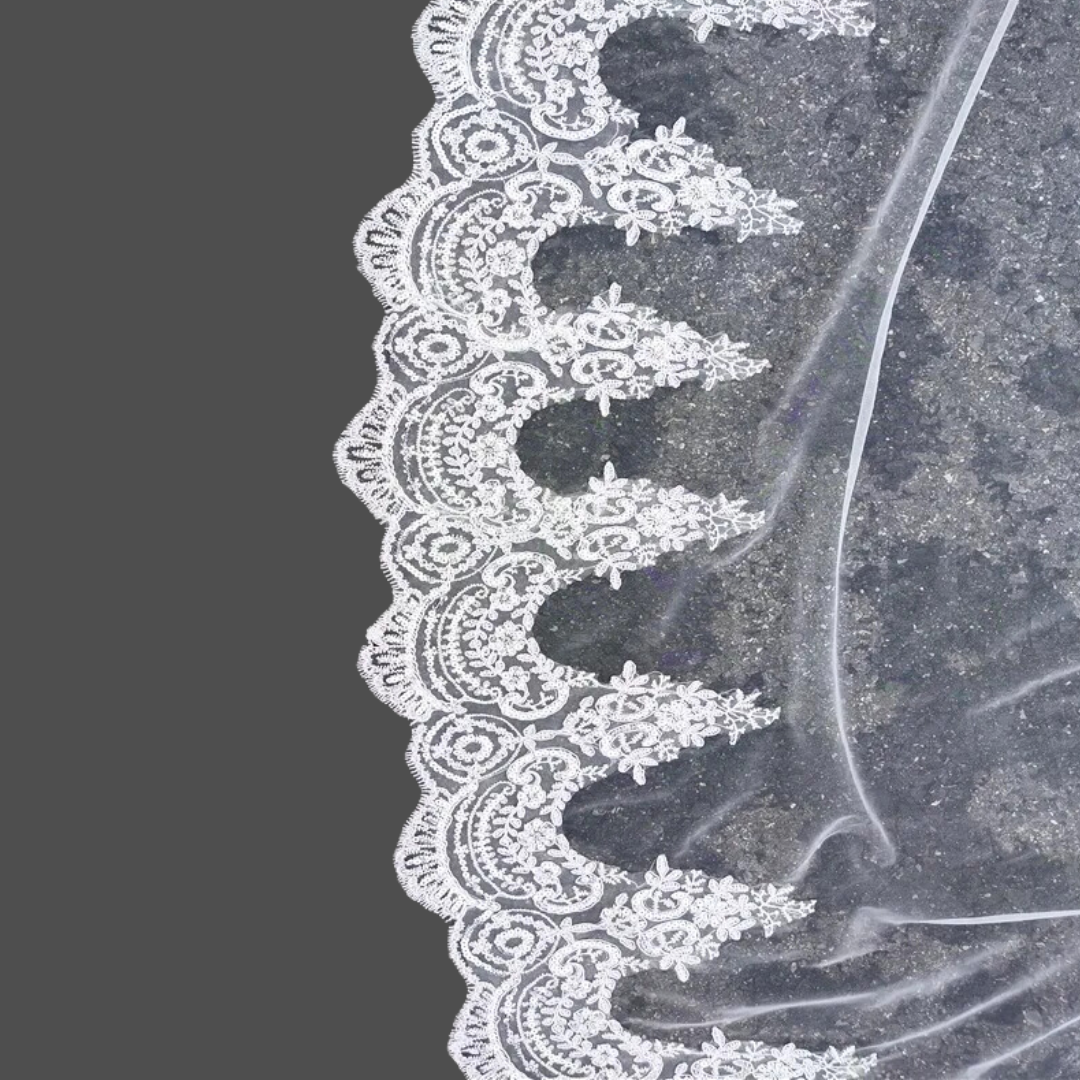 Close-up of comb and attachment on Long Bridal Veil — GownLink GLVAL038W