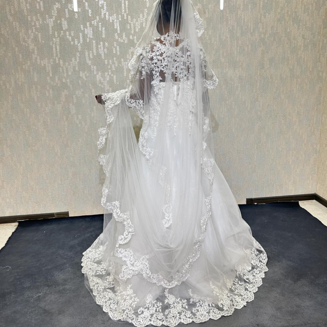 GownLink cathedral laces bridal veil with soft tulle and comb attached