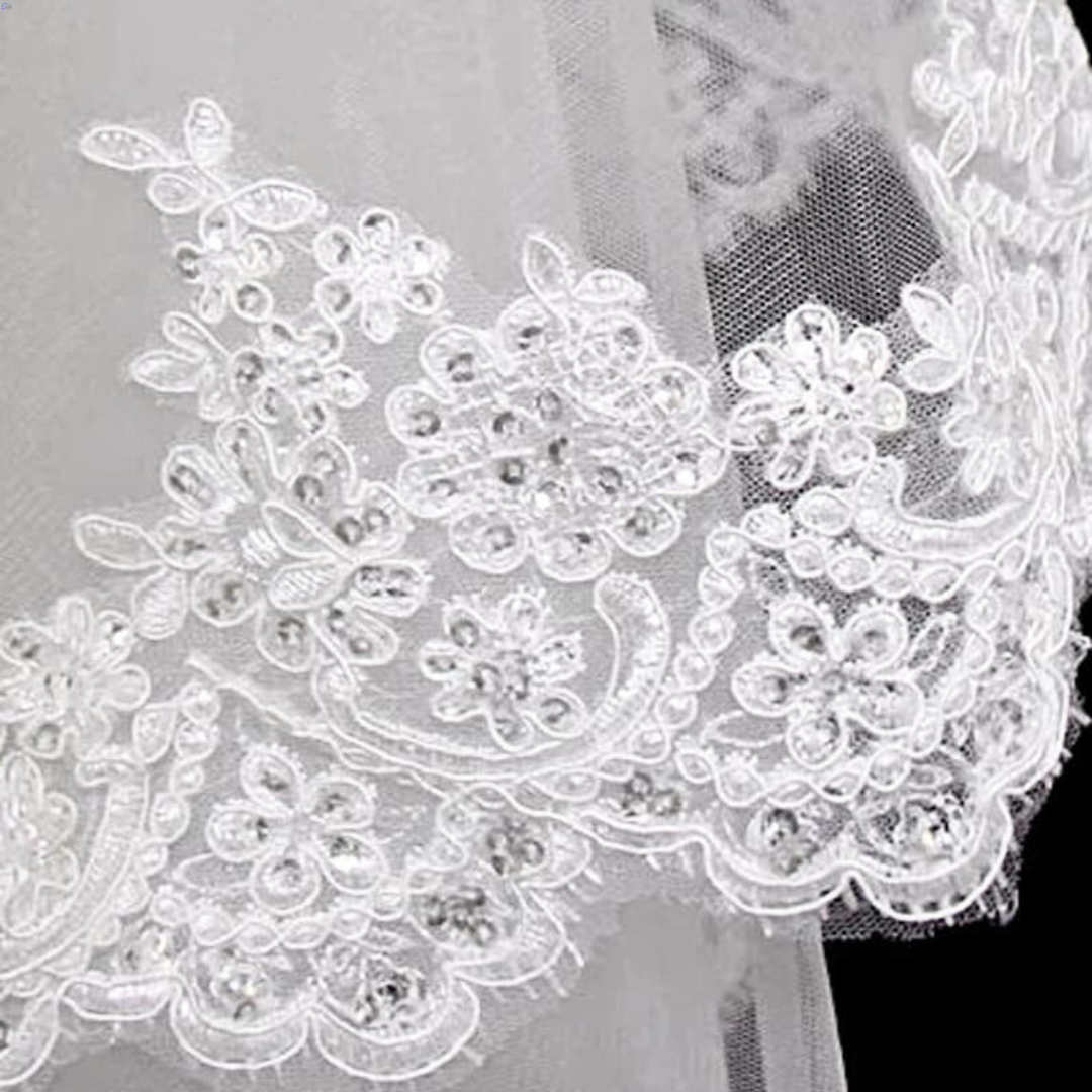 Close-up of lace edge detail on Bridal Veil with Lace — GownLink GLHLCV2