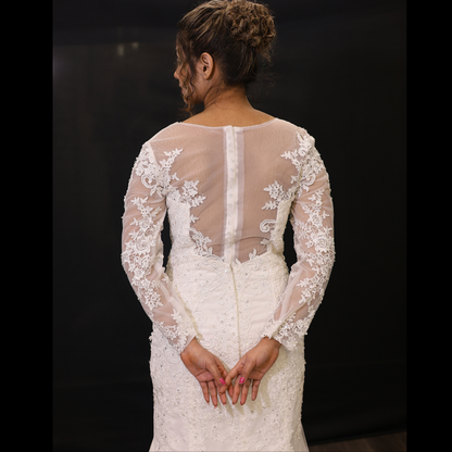 White lace mermaid wedding gown in Agra