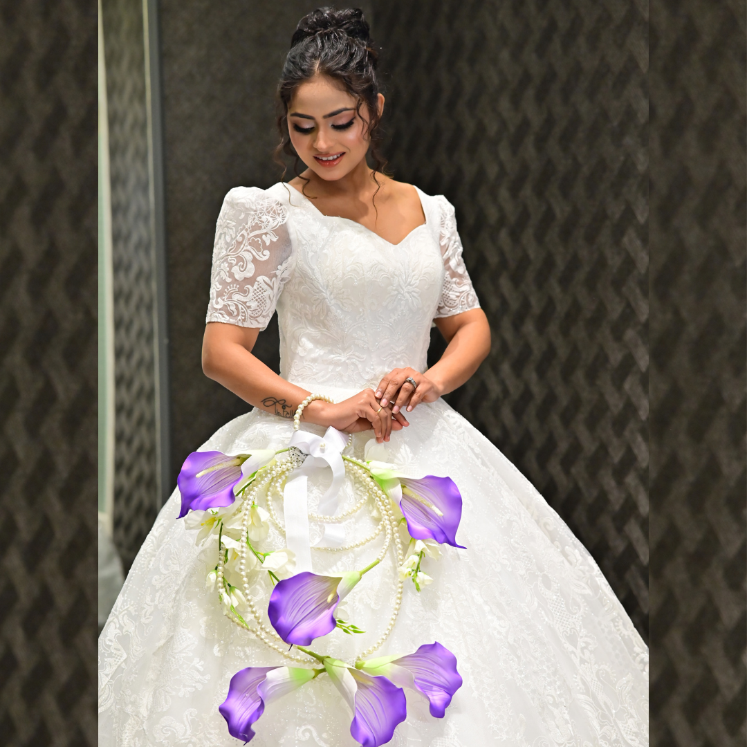 GownLink White and green color Bridal Bouquet B-59-1