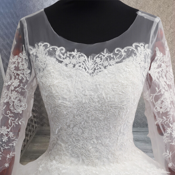 White wedding gown with train Itarsi