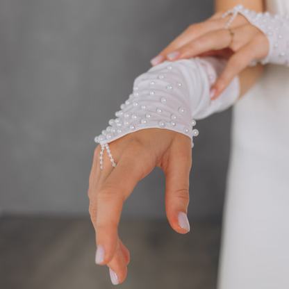 GownLink white Bridal Gloves for Wedding G-40
