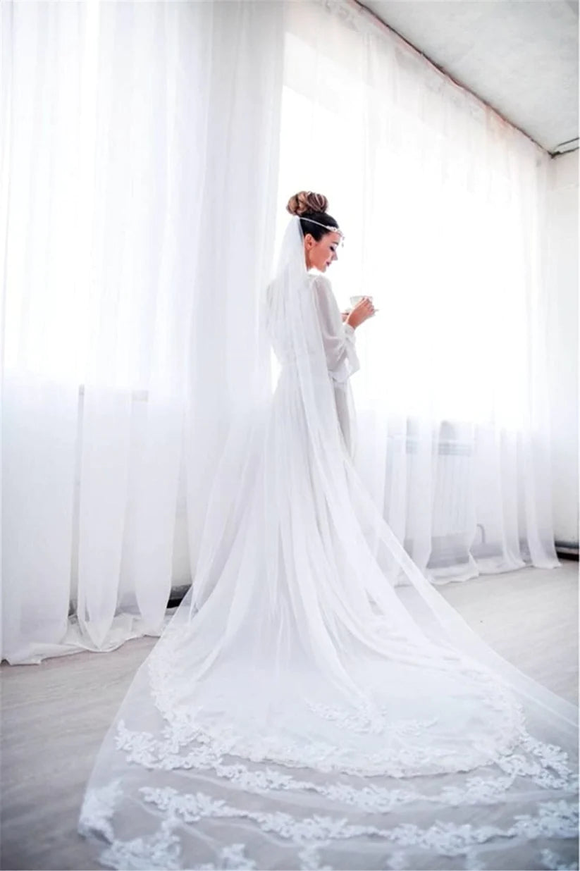 "Bridal Beauty Unveiled: 70-line White Wedding Veil for Christian and Catholic Ceremonies."