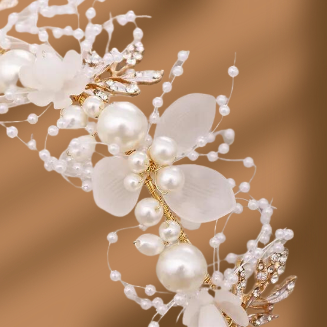 Regal Gold and Emerald Bridal Tiara with Intricate Leaf Designs