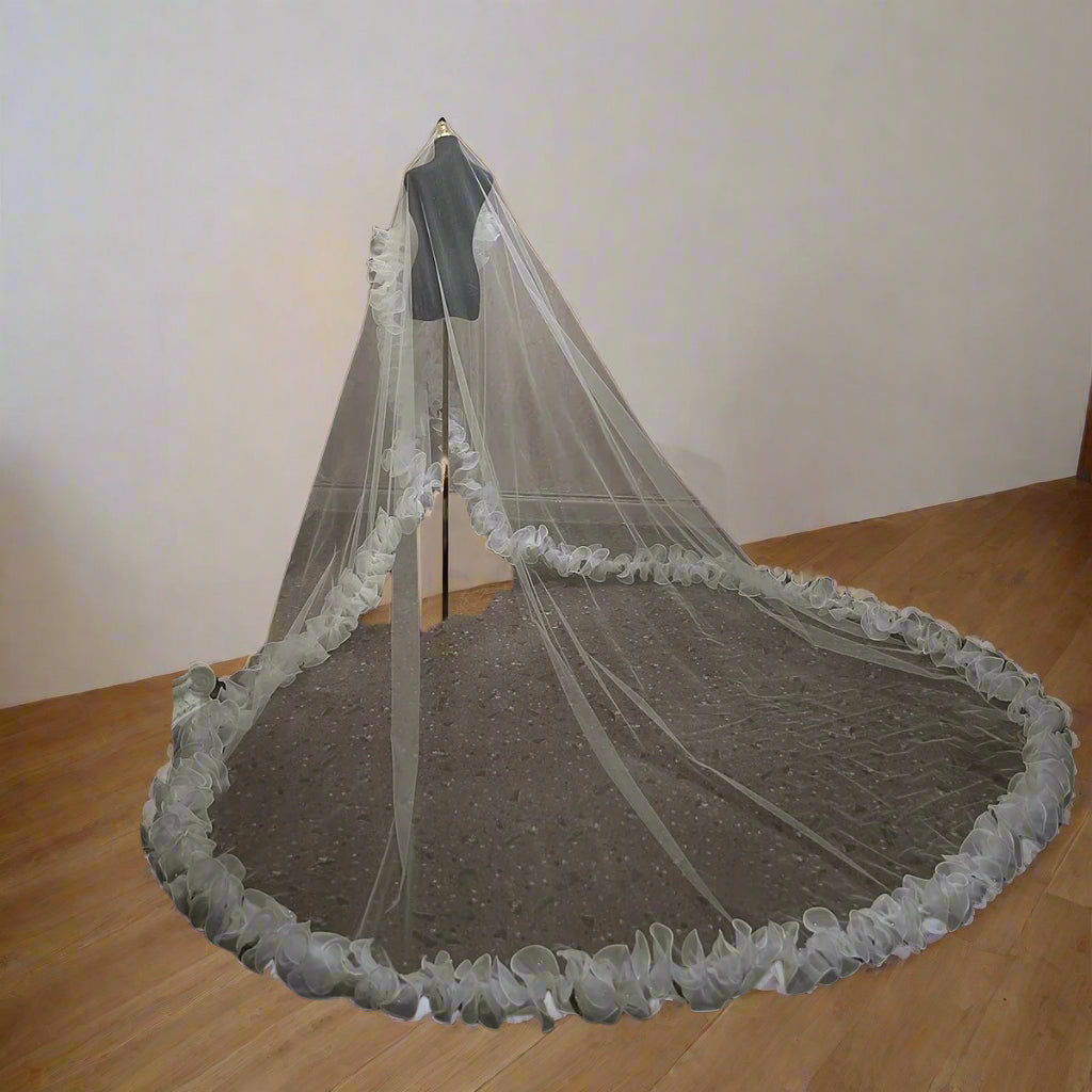 GownLink Beautiful 3.5 m Long Cathedral Bridal Veil  Frill Edges GLVL-Frill