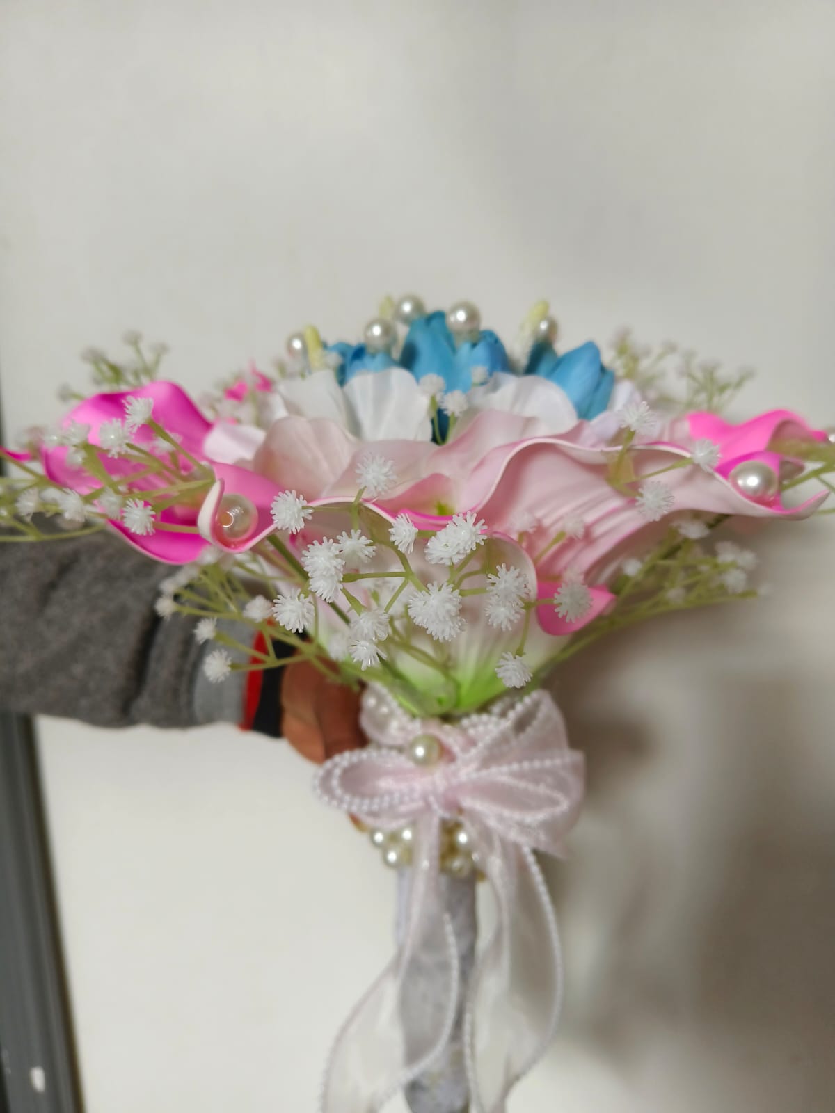 GownLink White color Bridal Bouquet B-65