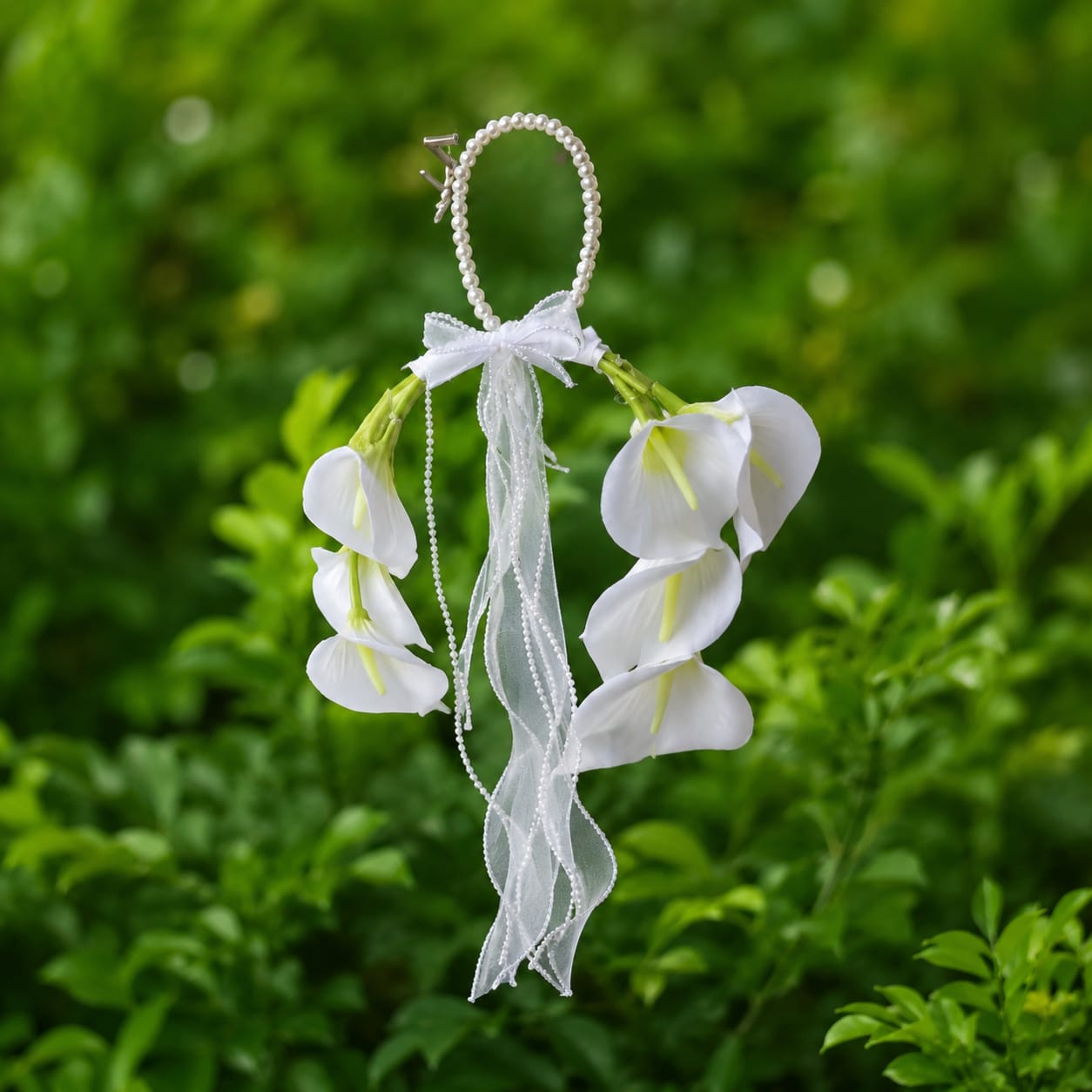 Top-down view of Clutch Bridal Bouquet showing flower layout — GownLink B-137