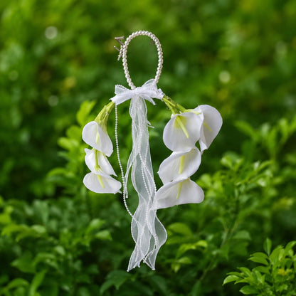 Top-down view of Clutch Bridal Bouquet showing flower layout — GownLink B-137