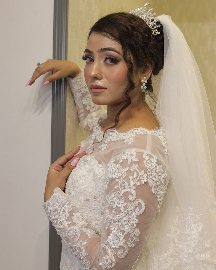 white mermaid own with lace beauty in Tirupur, Tamil Naidu