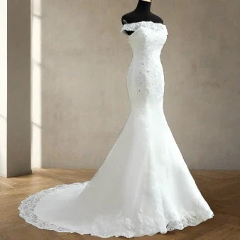 "Chic Lace white Mermaid Wedding Dress, A Catholic Bride's Majestic Choice"