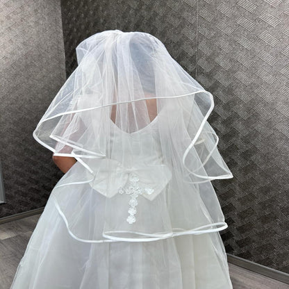 Close-up of lace edge detail on Bridal Veil — GownLink GLHLCV1