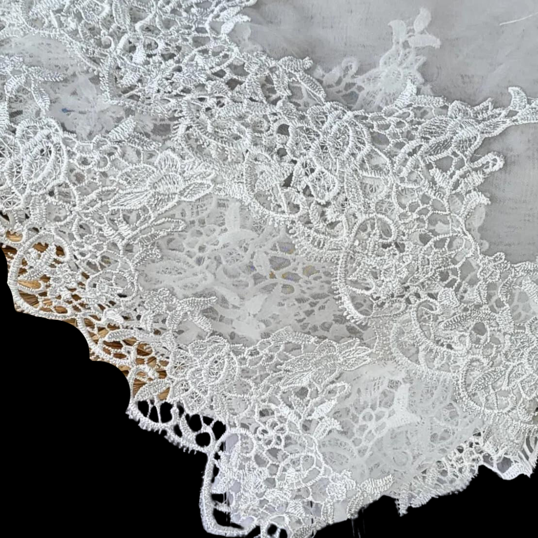 Close-up of lace edge detail on Bridal Veil — GownLink GLHLCV3