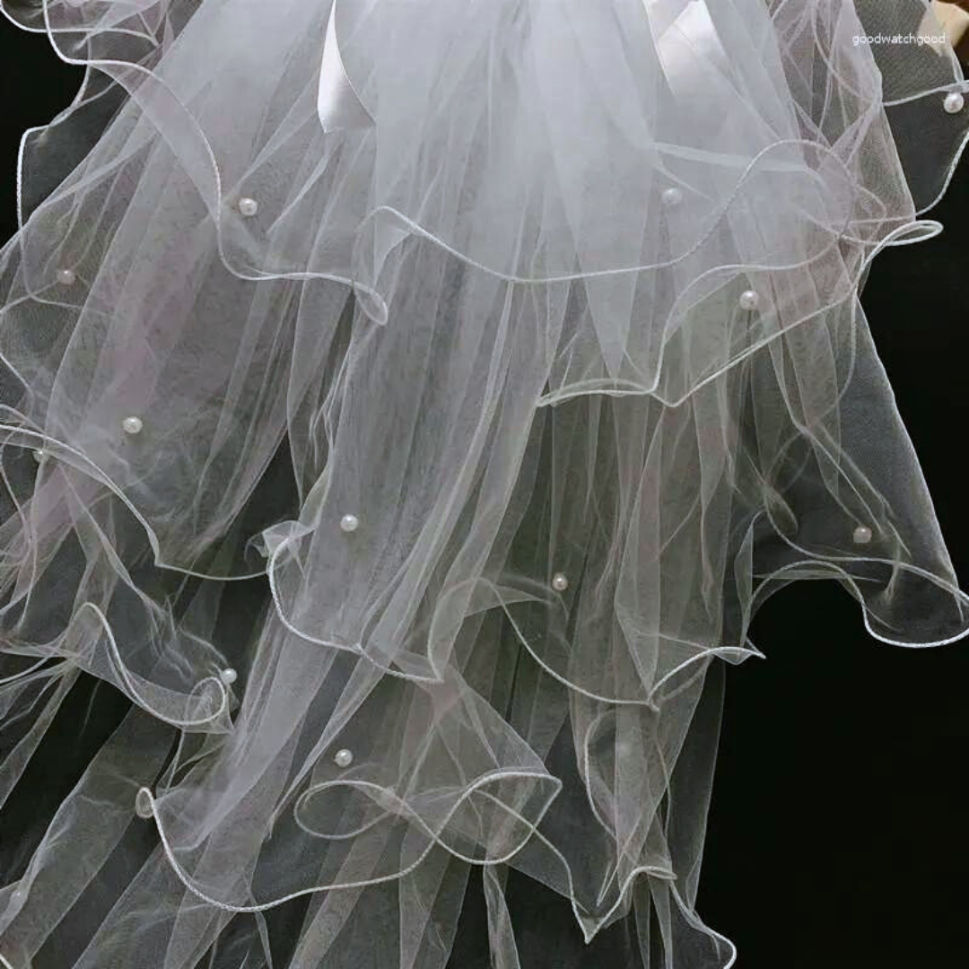 Close-up of lace edge detail on Bridal Veil — GownLink GLHLCV5