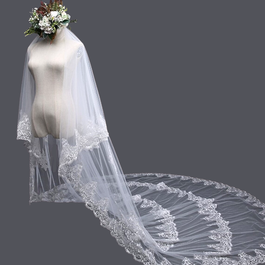 Side view of Bridal Veil with Lace with comb attachment visible — GownLink GLVAL003
