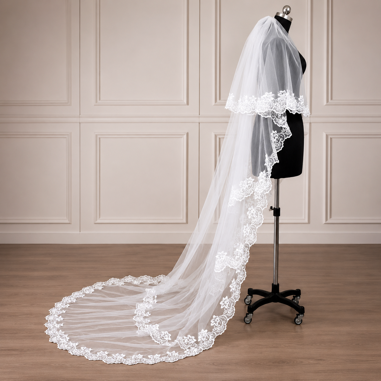 Close-up of lace edge detail on Bridal Veil — GownLink GLV093L