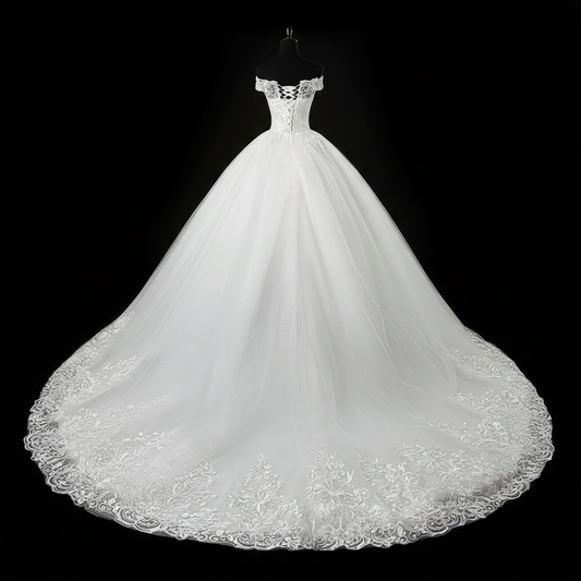Sweetheart lace bodice detail on GownLink bridal wedding gown
