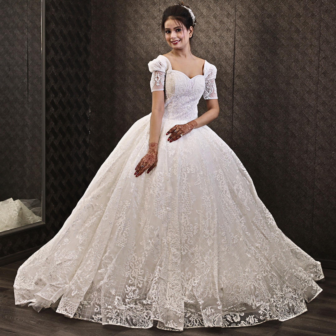 Back closure and button detail on White Ball Gown — GownLink GLGT166B