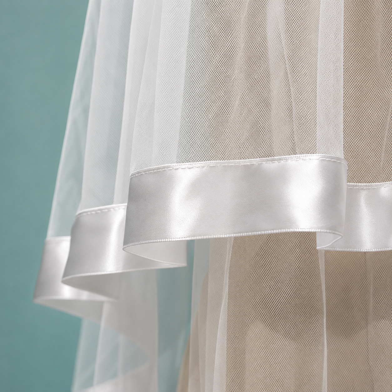 Close-up of lace edge detail on Short Bridal Veil — GownLink GLVL