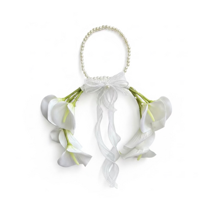 Bridal setting with Clutch Bridal Bouquet in church — GownLink B-137