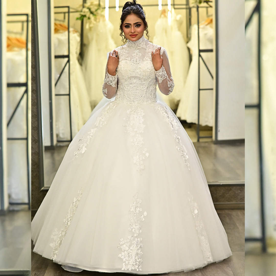 Back closure and button detail on White Princess — GownLink GLHL2311