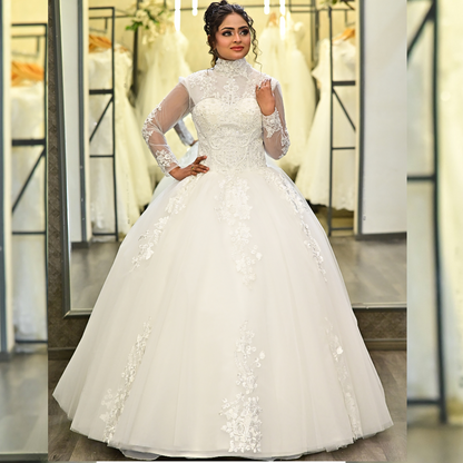 Hem and train lace detail on White Princess — GownLink GLHL2311