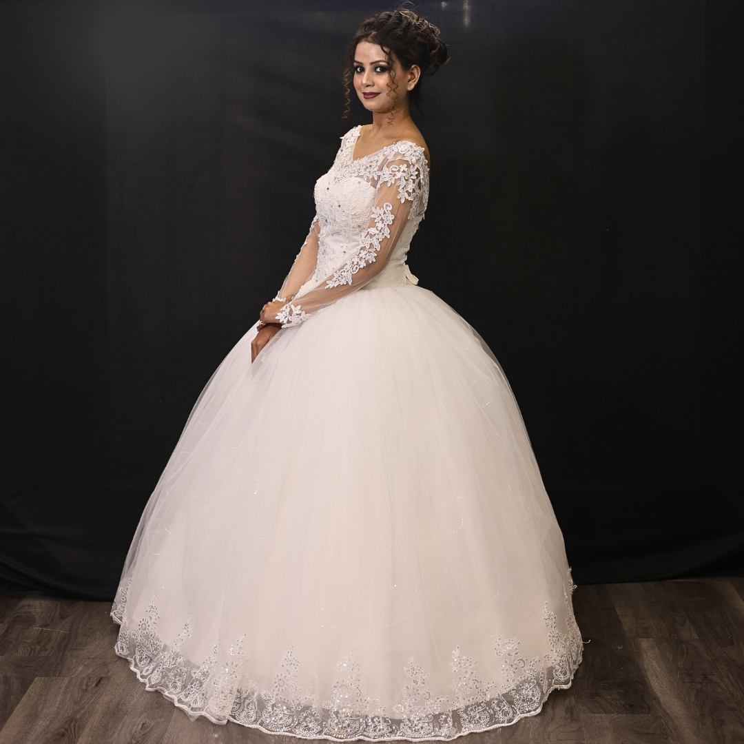 GownLink lace bridal dress with classic princess fit and elegant embroidery