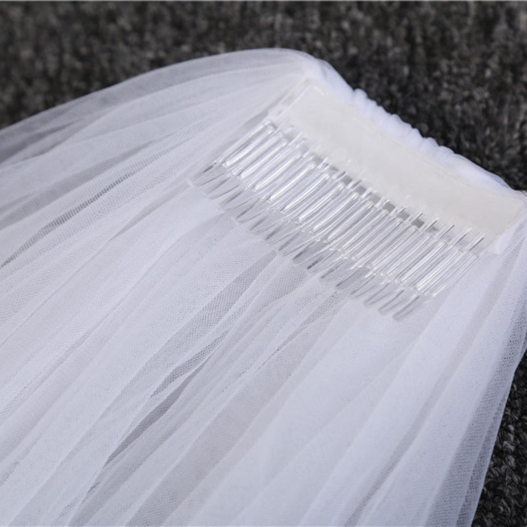 Close-up of comb and attachment on Long Bridal Veil — GownLink GLVHL02