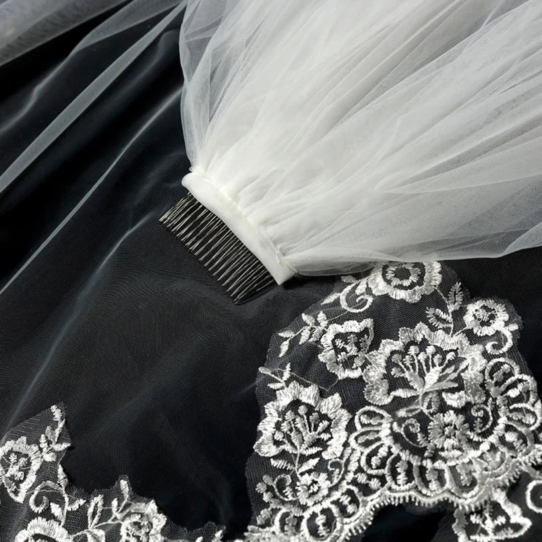 Close-up of comb and attachment on Long Bridal Veil — GownLink GLVHL11