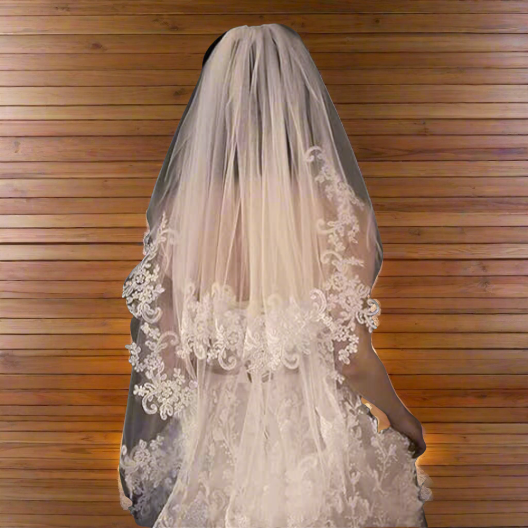 Close-up of lace edge detail on Short Bridal Veil — GownLink GLHLCV7