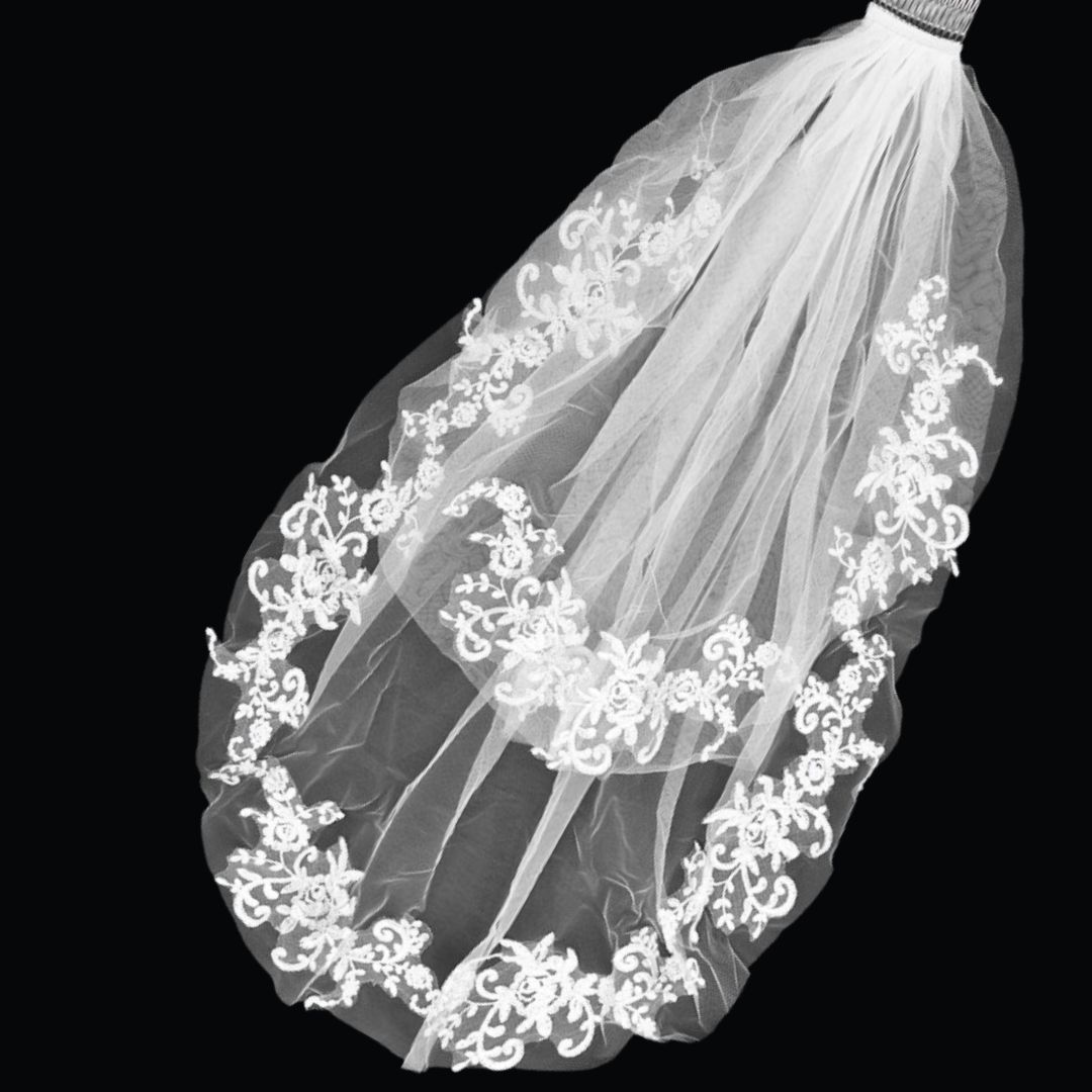 Close-up of lace edge detail on Short Bridal Veil — GownLink GLVHM11