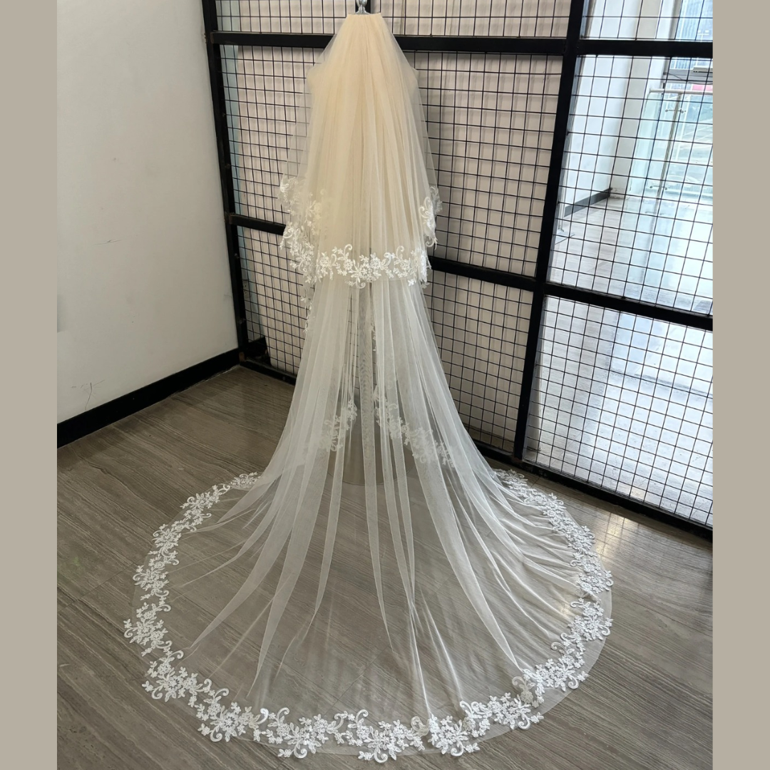Side view of Short Bridal Veil with comb attachment visible — GownLink GLHLCV7