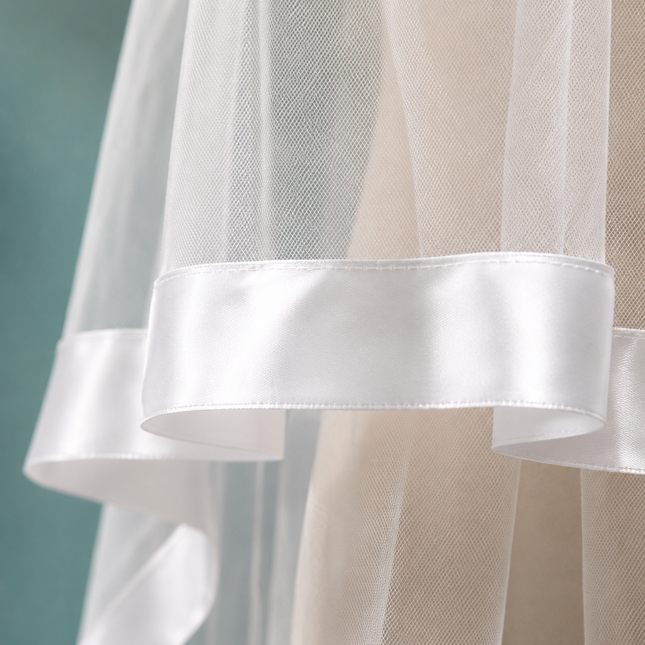 Side view of Short Bridal Veil with comb attachment visible — GownLink GLVL