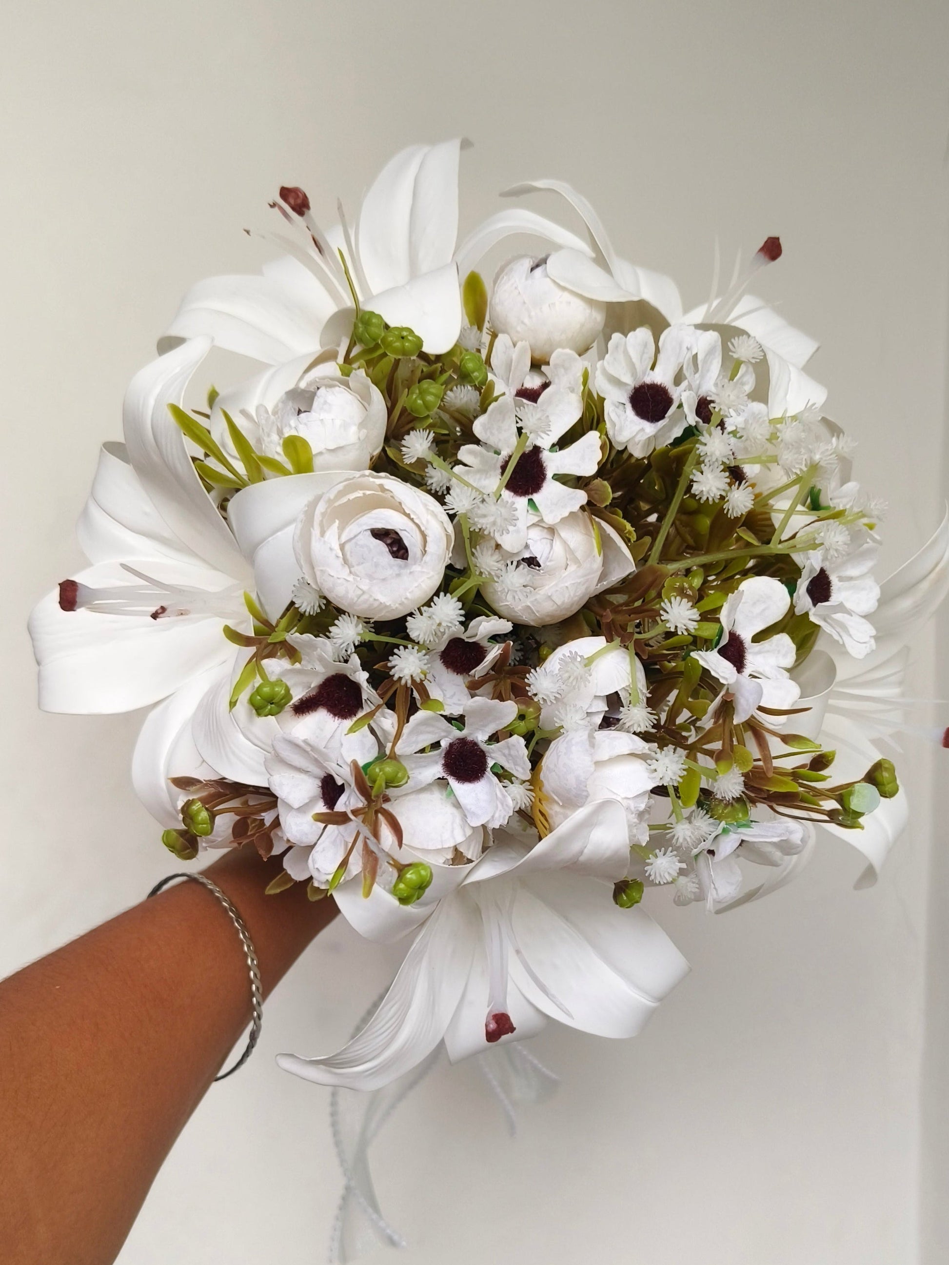 Bridal setting with White Clutch Bridal Bouquet in church — GownLink B-138